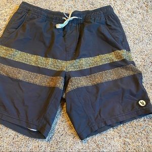 Vuori Kore Athletic Shorts Mens Size Large Black Lined